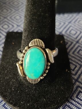 Vintage Native American Navajo ring featuring a turquoise stone set in sterling